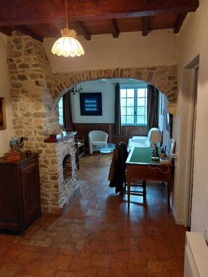Smart TV, fireplace, books, printers