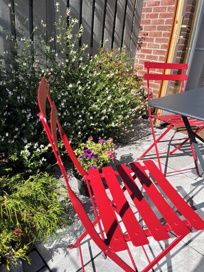 Terrace/patio - Renovated 3 bedroom 2.5 bath family home with large kitchen diner, in Malahide  (Malahide)