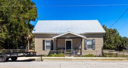 Downtown three bedroom house with game room and outside lounge area.