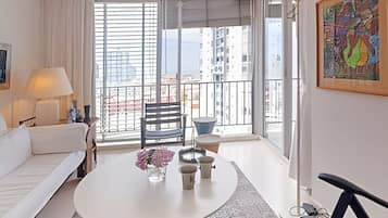 Departamento Confort, vista a la ciudad | Área de sala de estar