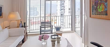 Comfort Apartment, City View | Living area