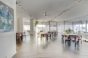 Appartement Confort, vue ville | Restauration