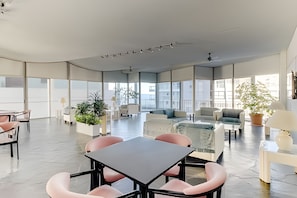 Apartamento Confort, vistas a la ciudad | Interior
