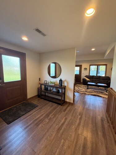 Pet Friendly Fully Furnished Modern 1-Bedroom Oasis with Private Outdoor Retreat