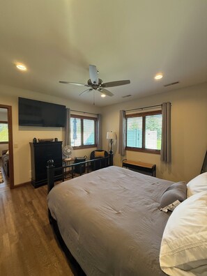 1 bedroom, in-room safe, desk, iron/ironing board