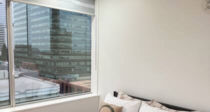 Ample 2-Bedroom with City Views Downtown