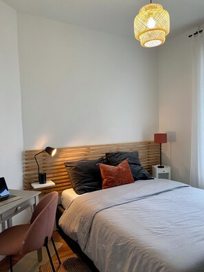 1 habitación, tabla de planchar con plancha, wifi y ropa de cama 