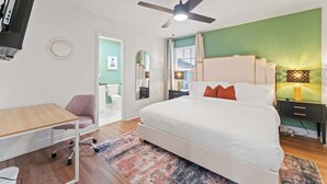 A modern bedroom with a large bed, a desk, and a ceiling fan. - NRG Medcenter 2BD 2 5BA w Fencedyard Washerdryer (Houston)