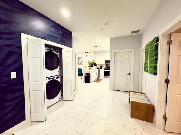 Interior - 2-bedroom Condo in Cape Coral with King Bed (Cape Coral)