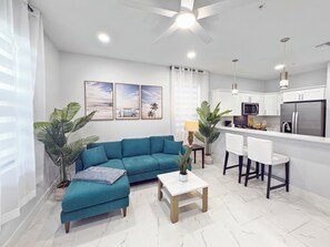 TV - 2-bedroom Condo in Cape Coral with King Bed (Cape Coral)