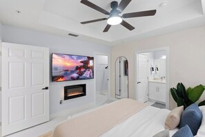 2 bedrooms, iron/ironing board, WiFi, bed sheets - 2-bedroom Condo in Cape Coral with King Bed (Cape Coral)