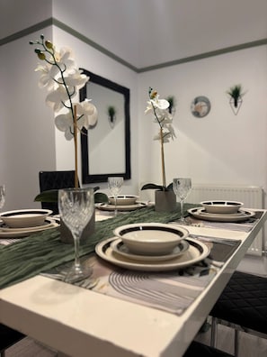 Casa, 4 quartos, para fumantes, sacada | Sala de jantar