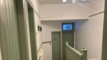 House, 4 Bedrooms, Smoking, Balcony | Interior
