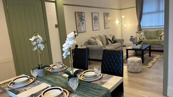House, 4 Bedrooms, Smoking, Balcony | Dining room