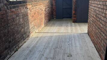 House, 4 Bedrooms, Smoking, Balcony | Property grounds