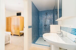 Doccia, asciugacapelli, asciugamani