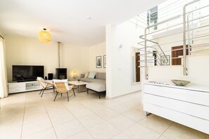 Télévision, cheminée