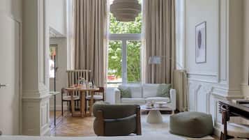 Iron/ironing board, free WiFi, bed sheets