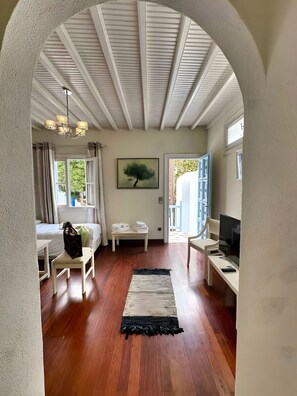 3 habitaciones, tabla de planchar con plancha, wifi y ropa de cama 