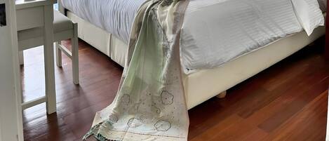 3 عدّة غرف نوم ومكواة/لوح كي وواي فاي وملاءات أسرّة