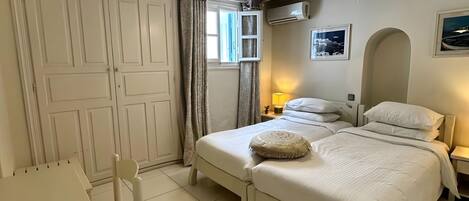 3 slaapkamers, een strijkplank/strijkijzer, wifi, beddengoed