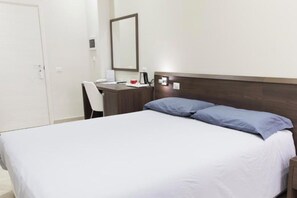 In-room safe, desk, laptop workspace, free WiFi