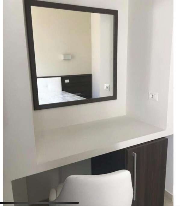 In-room safe, desk, laptop workspace, free WiFi