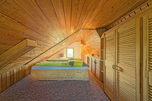 1 bedroom, bed sheets