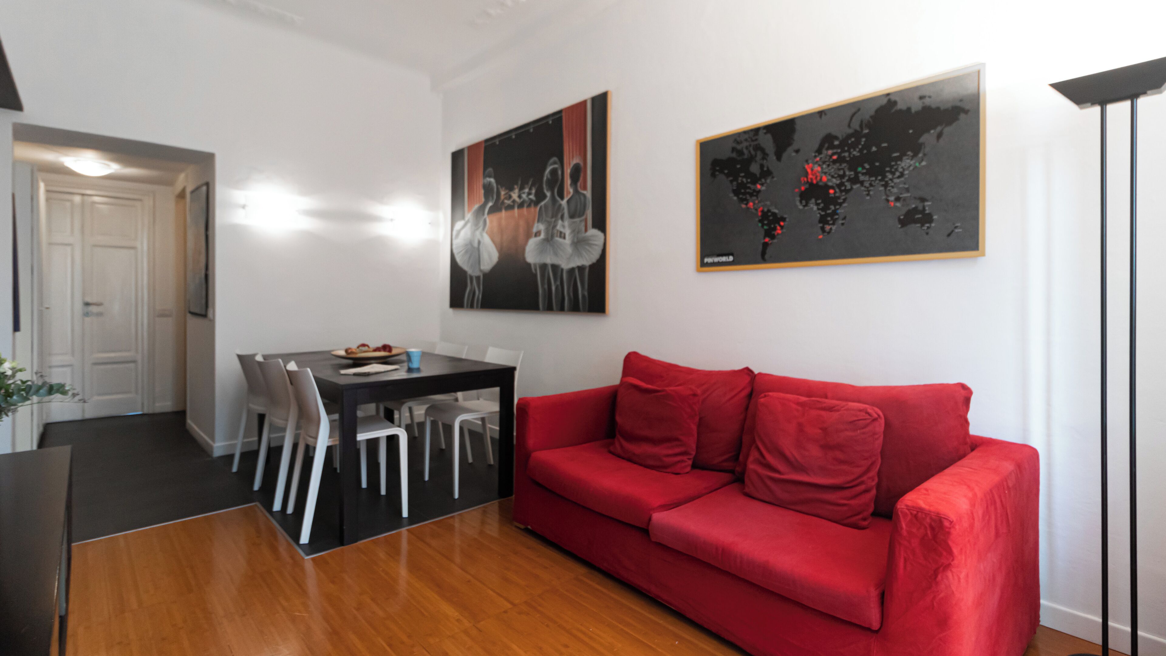 Appartement (2 Bedrooms) | Woonruimte | Een televisie
