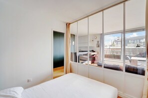 1 chambre, fer et planche à repasser, draps fournis