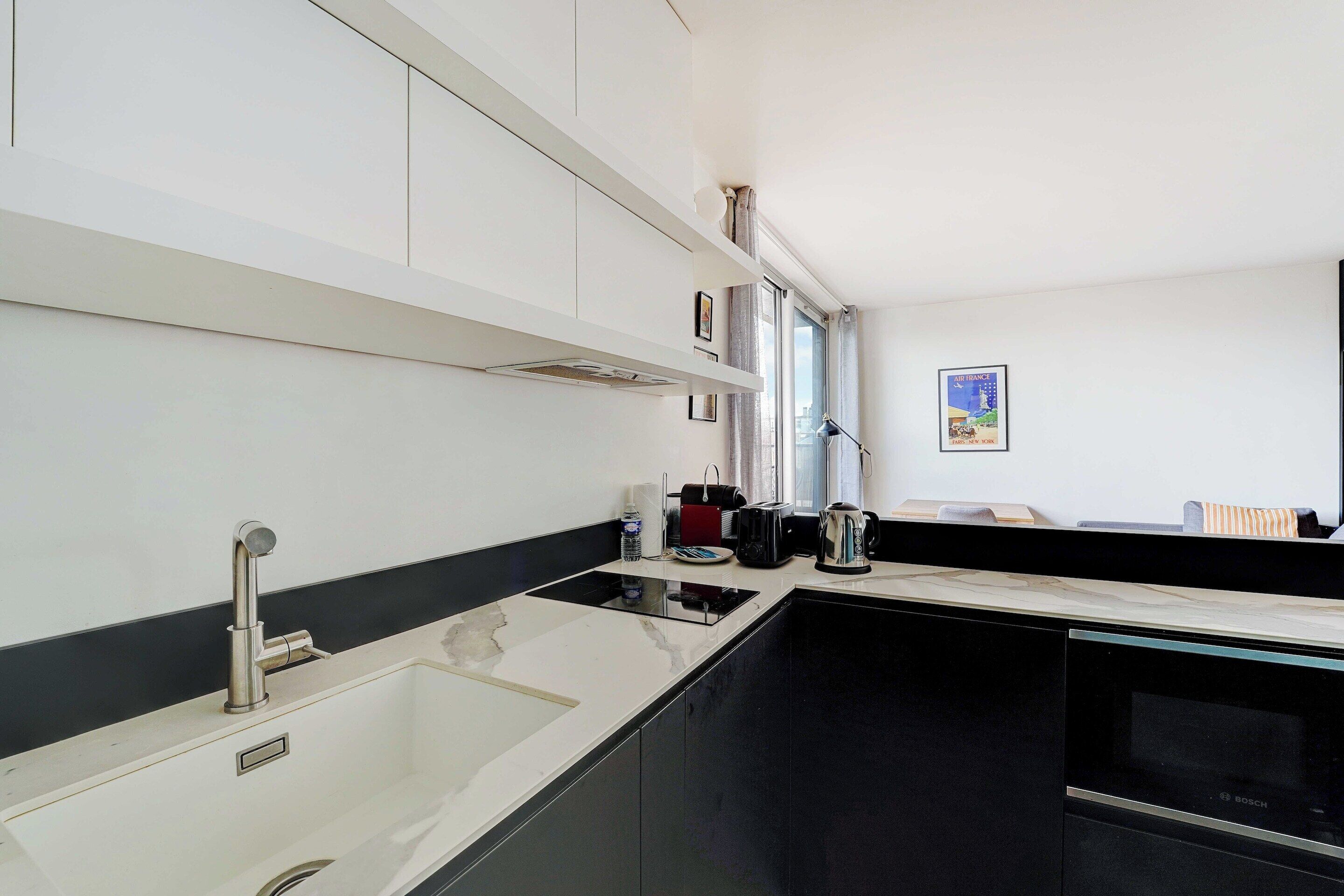 Appartement | Cuisine privée | Réfrigérateur, four à micro-ondes, surface de cuisson