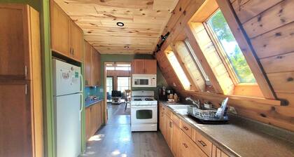 A Frame cabin with a short stroll to a gorgeous sandy beach!