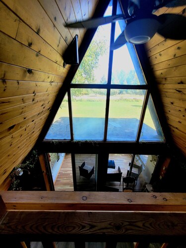 A Frame cabin with a short stroll to a gorgeous sandy beach!