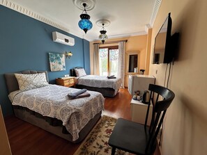 Comfort Room | Desk, laptop workspace, free WiFi