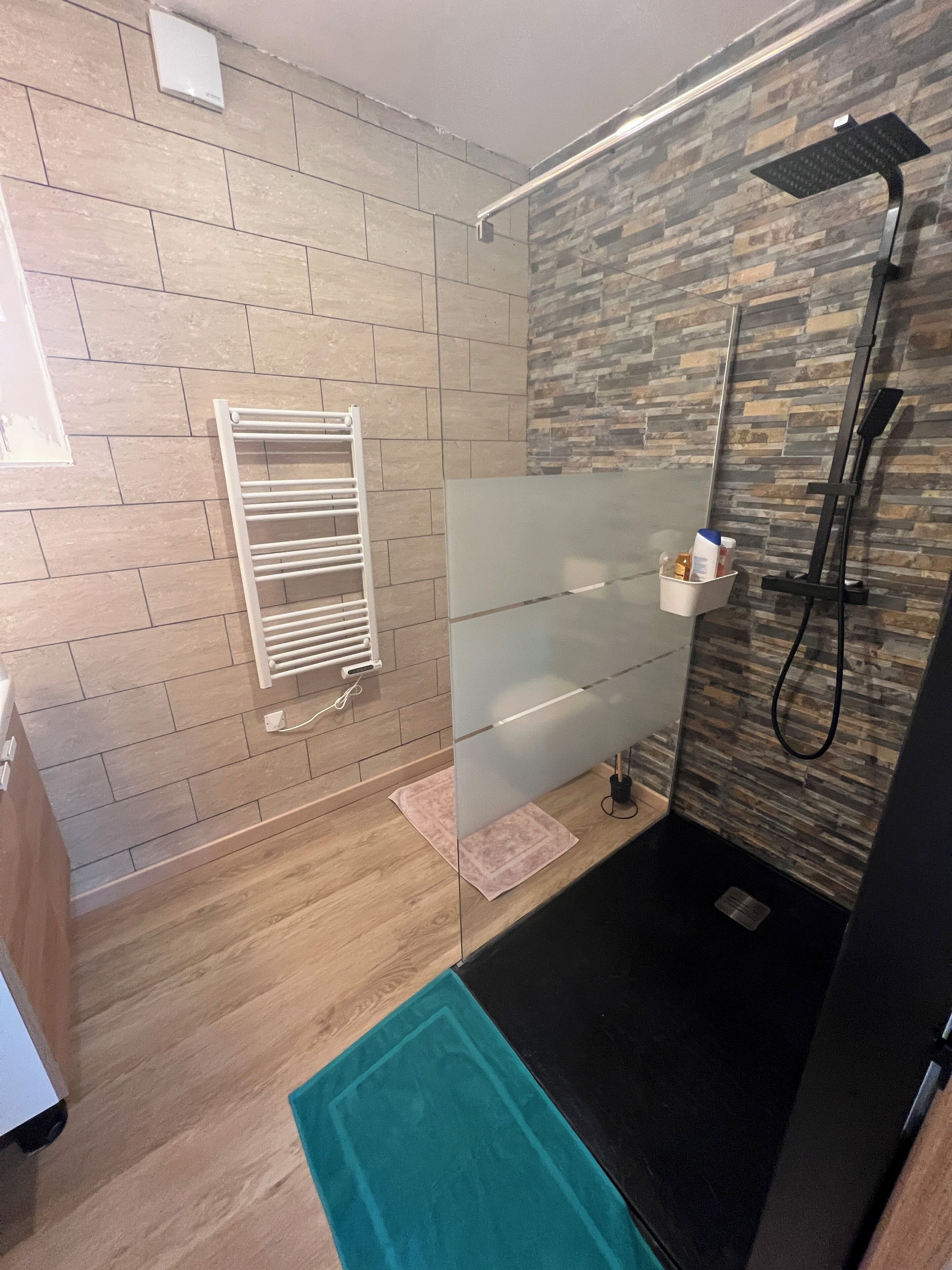 Jabón y papel de baño 