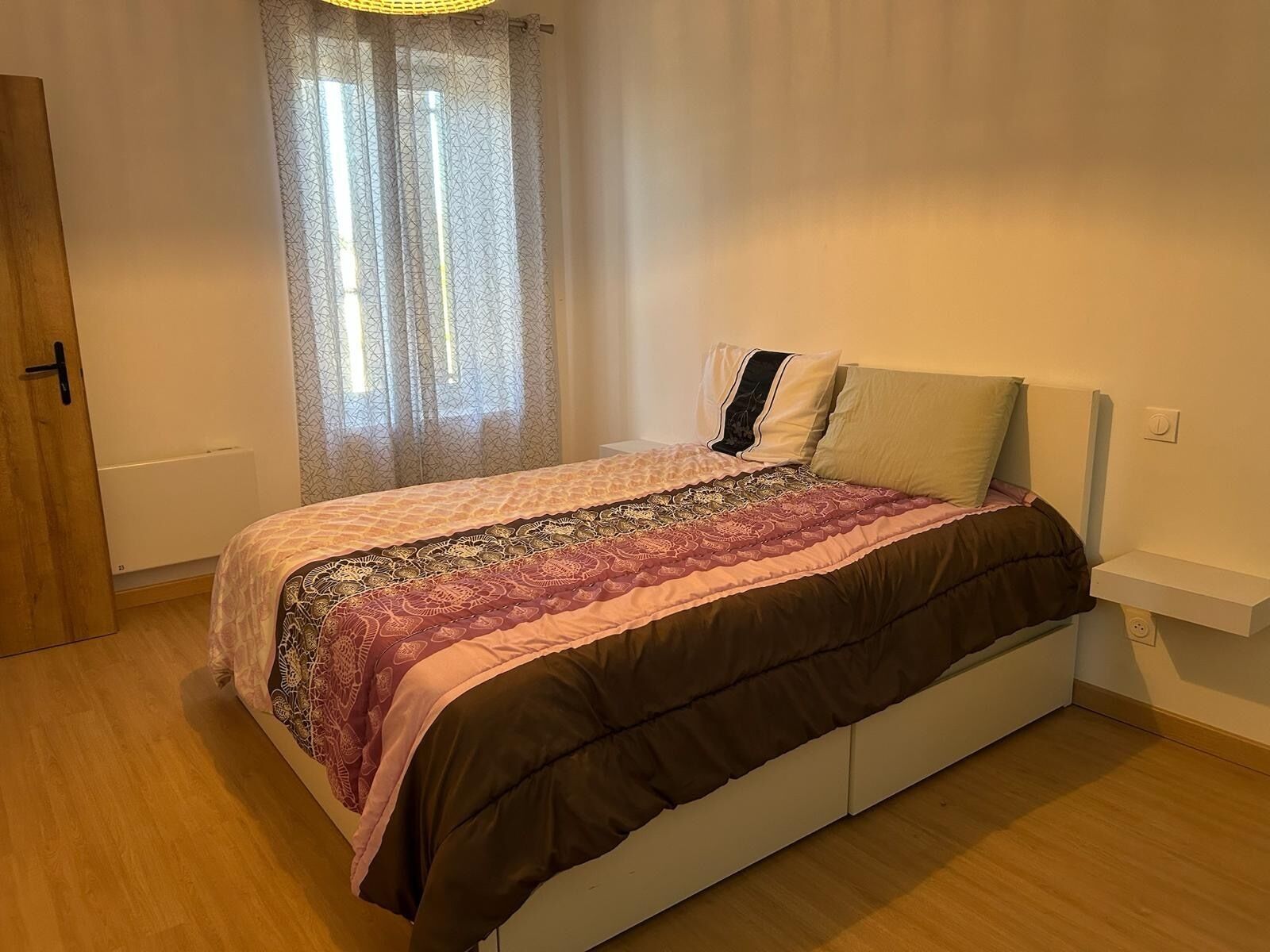 3 habitaciones, tabla de planchar con plancha y wifi 