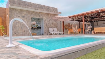Piscina a l'aire lliure de temporada