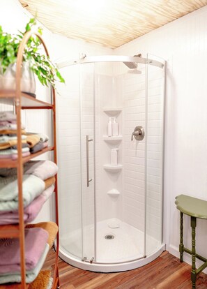 Shower, hair dryer, towels, soap - Check out this Yurt in Tazewell County at Stoney Ridge (North Tazewell)