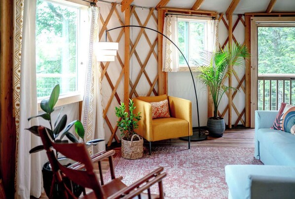 Smart TV, books, stereo - Check out this Yurt in Tazewell County at Stoney Ridge (North Tazewell)