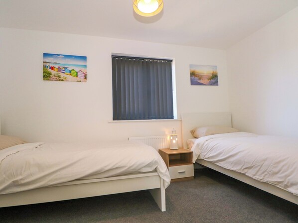 2 عدّة غرف نوم وبديكورات فريدة لكل غرفة وطراز فريد لكل وحدة