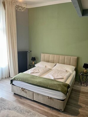 Habitación doble Deluxe, vista a la ciudad | Wifi gratis 