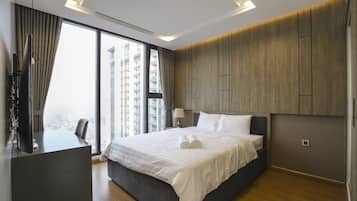 Habitación doble Deluxe de uso individual, vista a la ciudad | Caja de seguridad en la habitación y escritorio