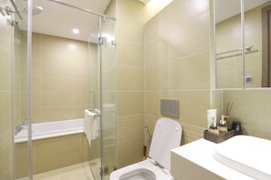 Deluxe Double Room Single Use, City View | Bathroom | Separate tub and shower, free toiletries, hair dryer, slippers