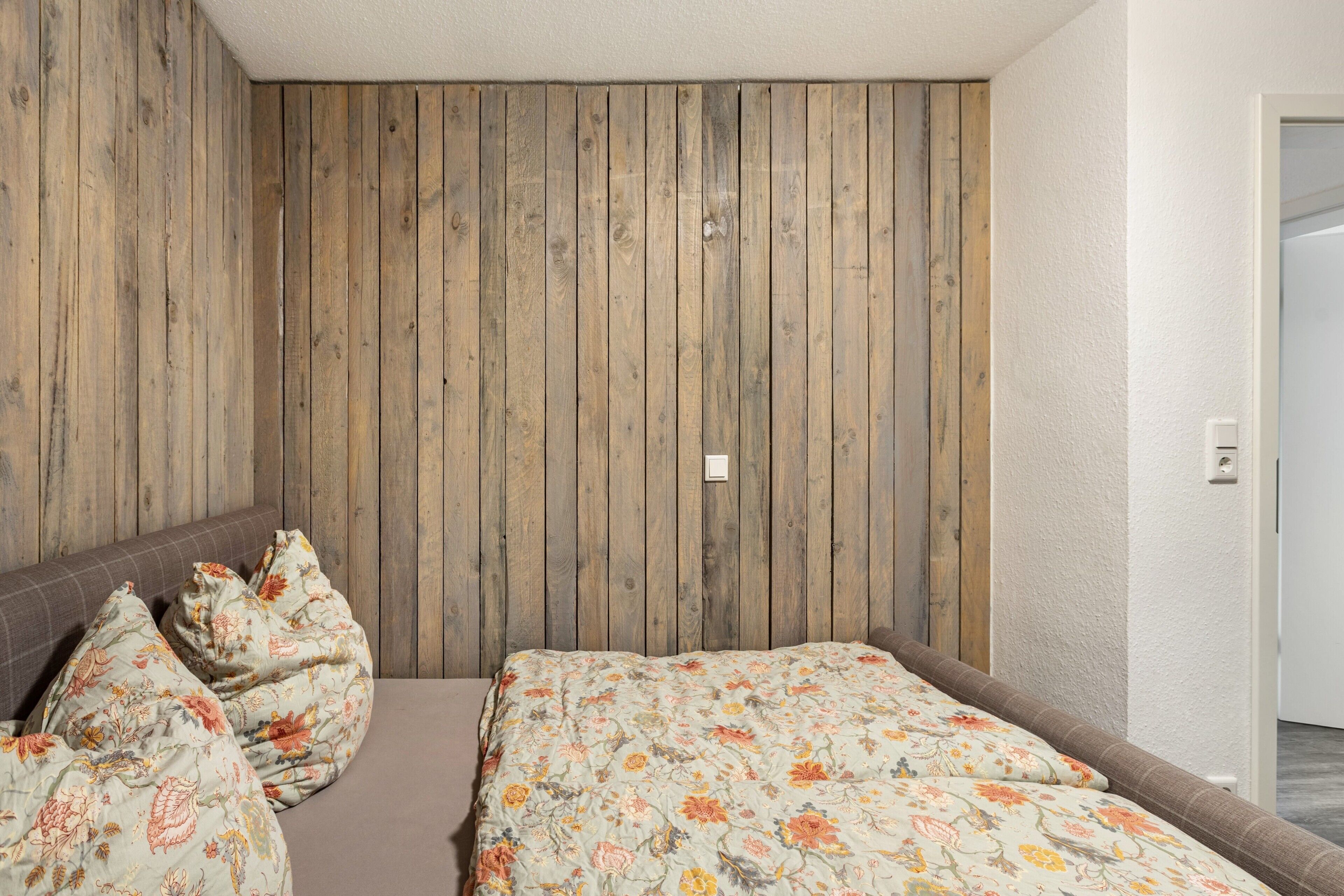 WiFi, bed sheets