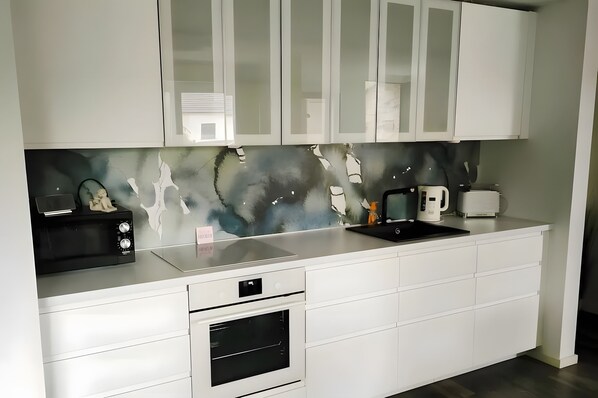 Private kitchen - Apartment 'Gute Zeit' with Private Terrace, Private Garden and Wi-Fi (Sundern)