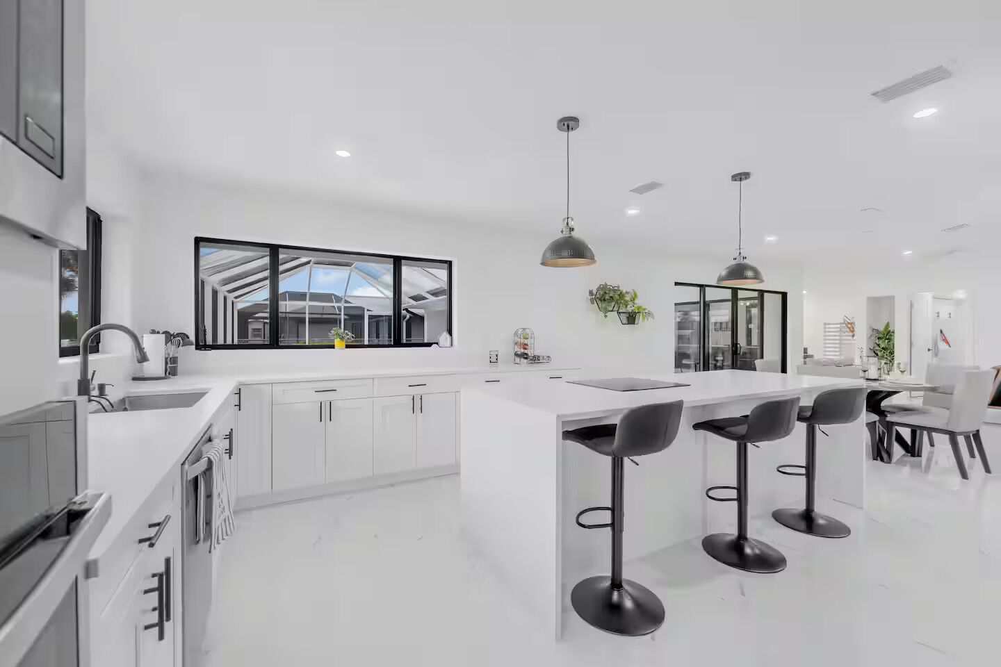 Microondas, horno, parrilla de estufa y lavavajillas 