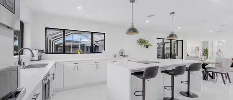 Micro-ondes, four, plaque de cuisson, lave-vaisselle