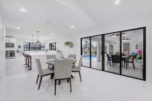 Dining - Waterfront Retreat • Pool • Renovated • 13 Guests (Cape Coral)