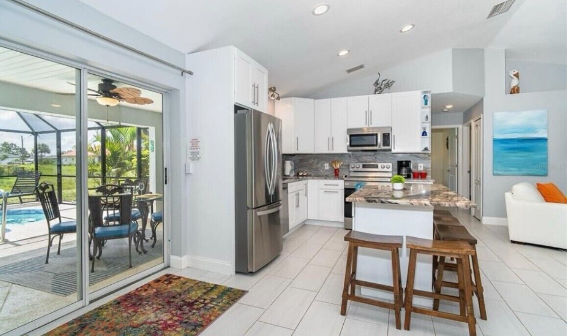 Refrigerador, microondas, horno, placa de cocina