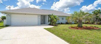 Amazing 3-bedroom heated pool house near beaches and golf courses!